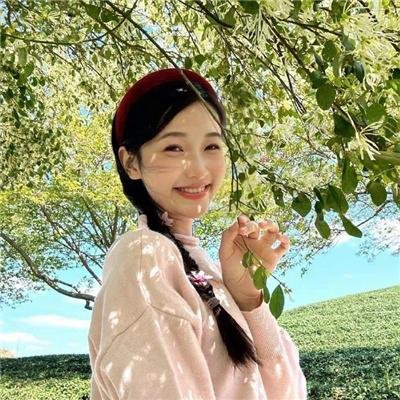 年轻女子